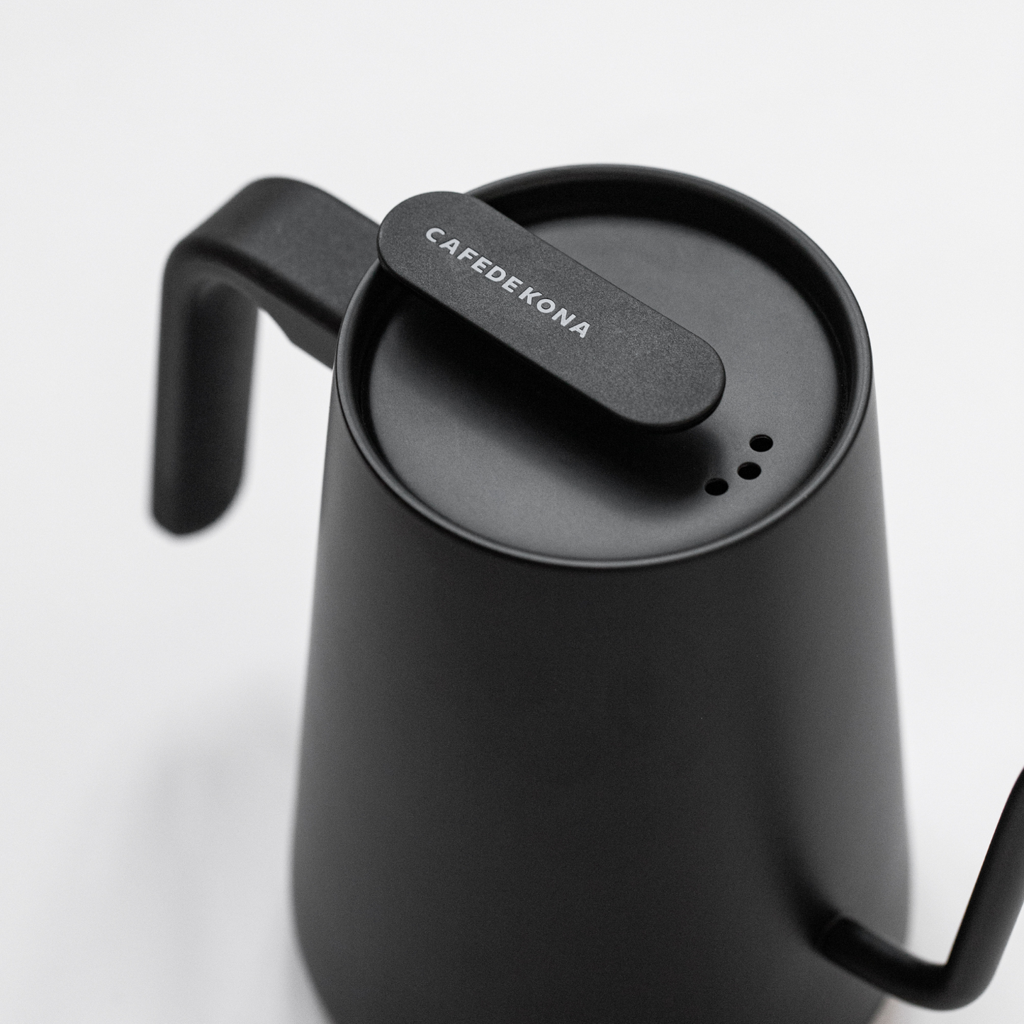 BAT ELECTRIC KETTLE BLACK