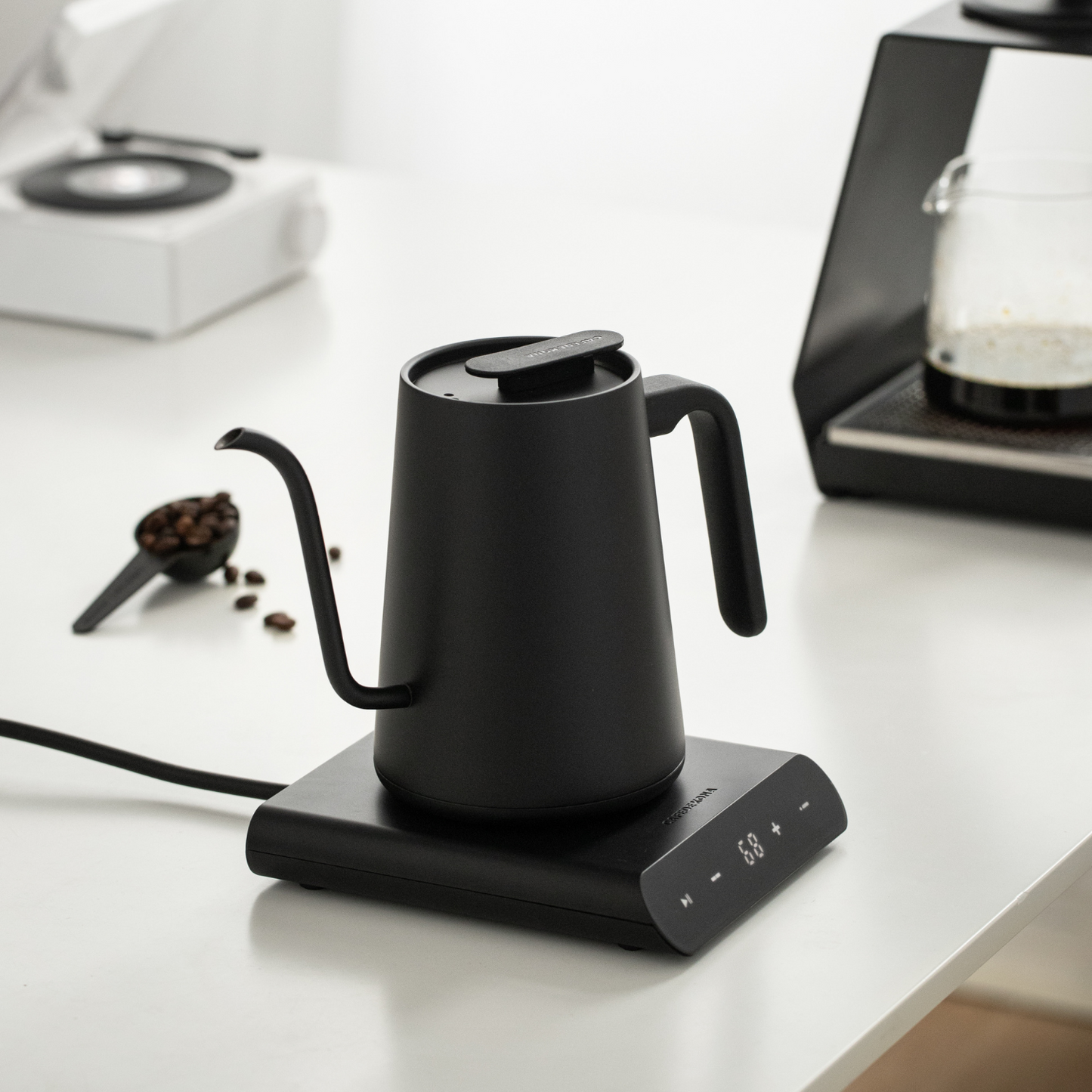 BAT ELECTRIC KETTLE BLACK