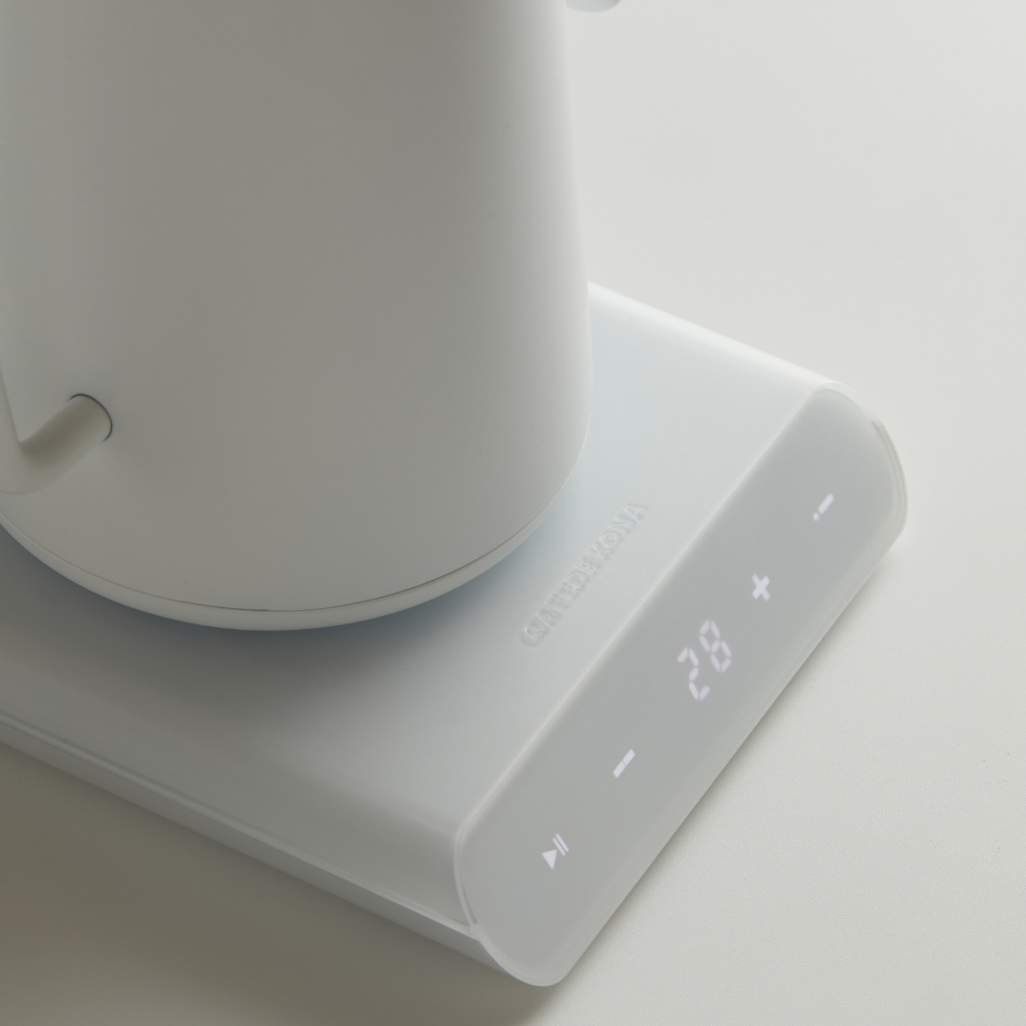 BAT ELECTRIC KETTLE WHITE